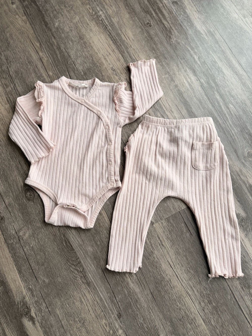 Jessica Simpson Ribbed Baby Two-Piece Set in Blush Pink 3-6M